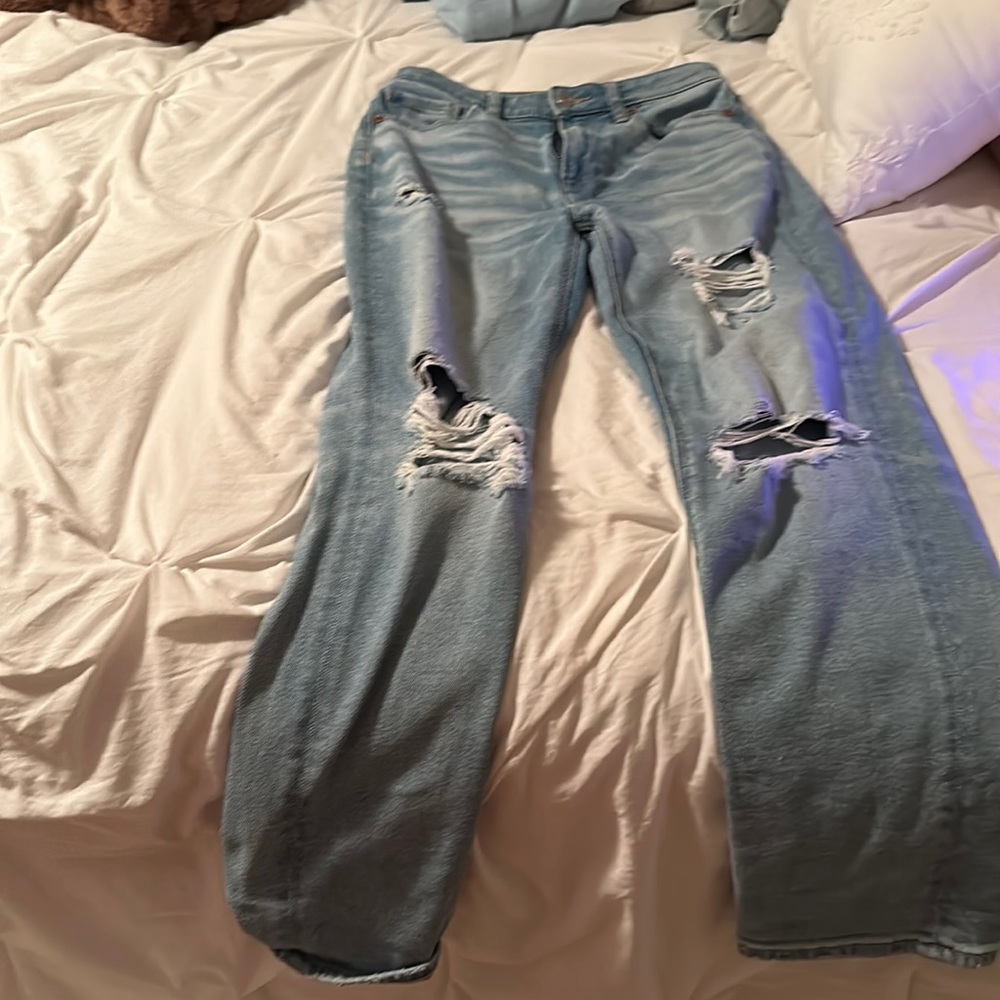 I’m selling American Eagle jeans, Stretch, and blue. With rips